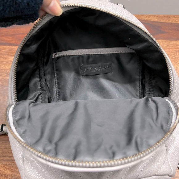 Victoria secret backpag. Color grey - Picture 3 of 4